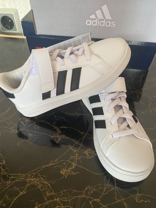 Маратонки адидас