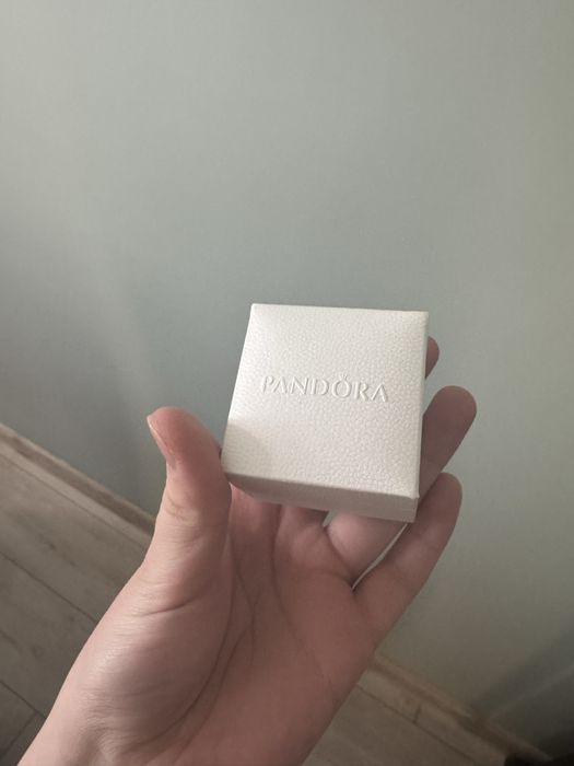 Шарм от Пандоры клубника