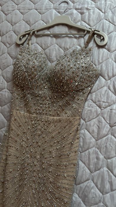 Официална рокля тип рокля по тялото