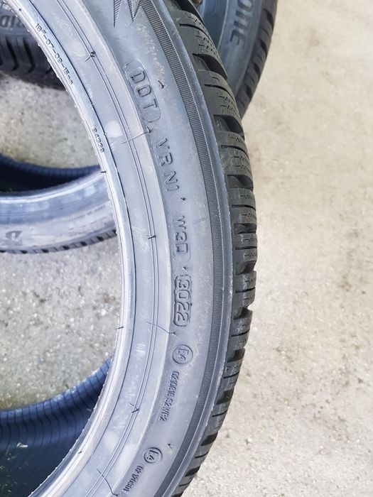 235/40/19 brigestone