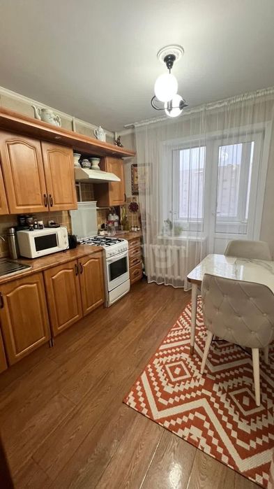 Продам 3 ком квартиру,в районе 8 школы