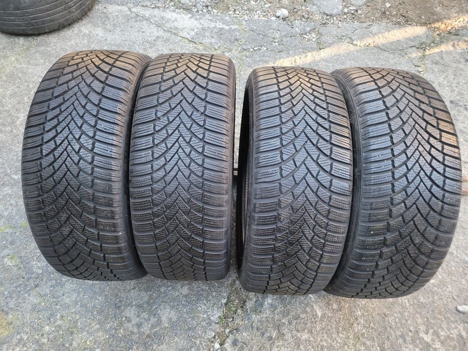 4anvelope de iarnă 215/45/18 Bridgestone Blizzak LM005.