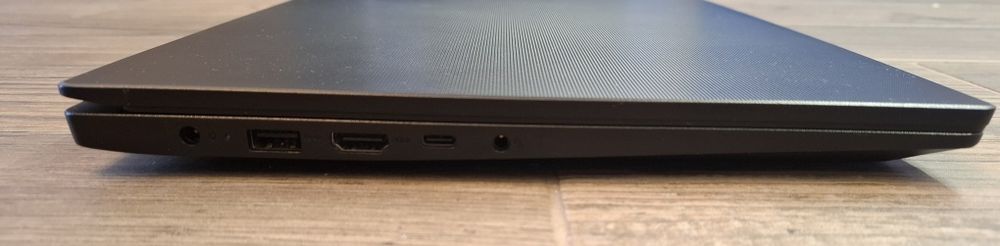 Lenovo V15 | Ryzen 7520 | 16GB DDR5 | 512 SSD | 610M 2GB