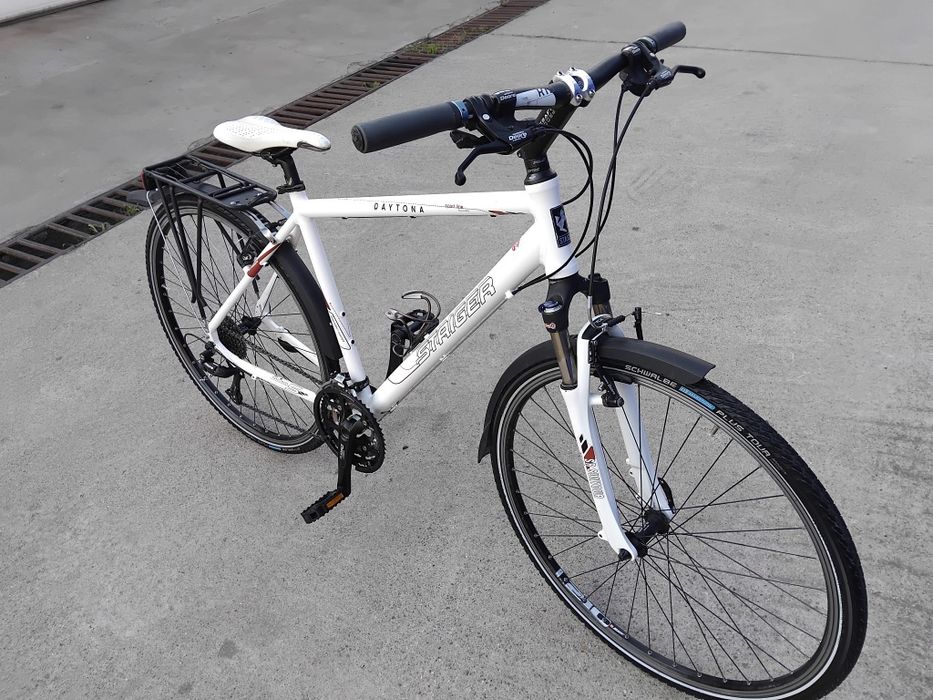 Vând bicicleta din aluminiu pentru bărbați