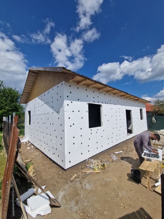 Vând casa din panouri Sandwich 10x8