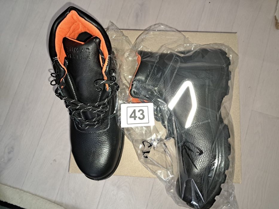 Продается спецовка и ботинки