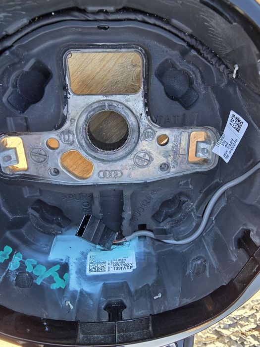 Продавам волан за ауди а3 а4 а8 Q5 i др модели става