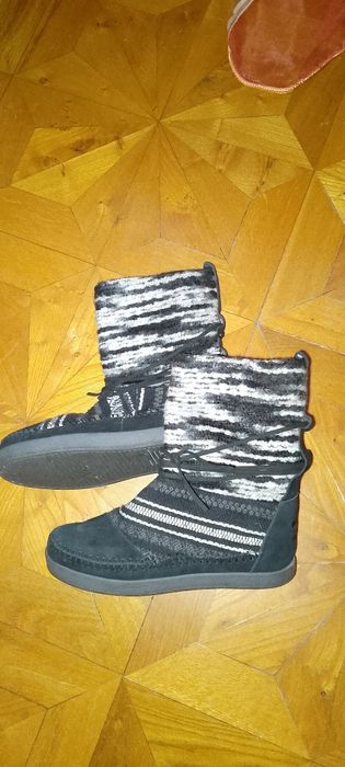 Тoms утеплённые сапоги.