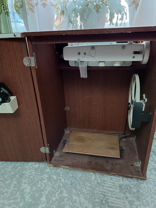 Продам швейную машинку