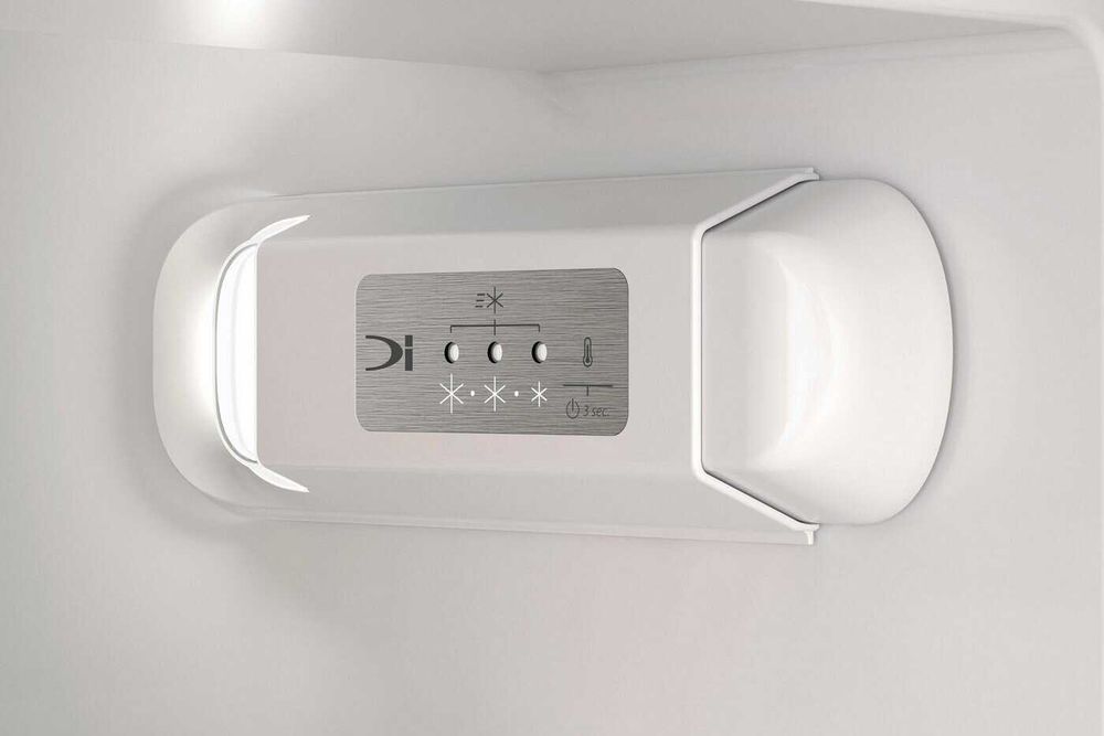 Хладилник с фризер за вграждане BAUKNECHT BKGIL 178S12 177см.