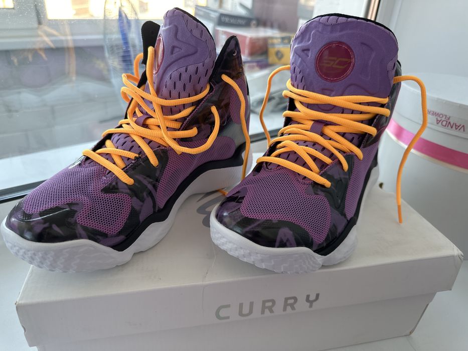 Баскетбольные кроссовки Under Armour Curry Spawn FloTro