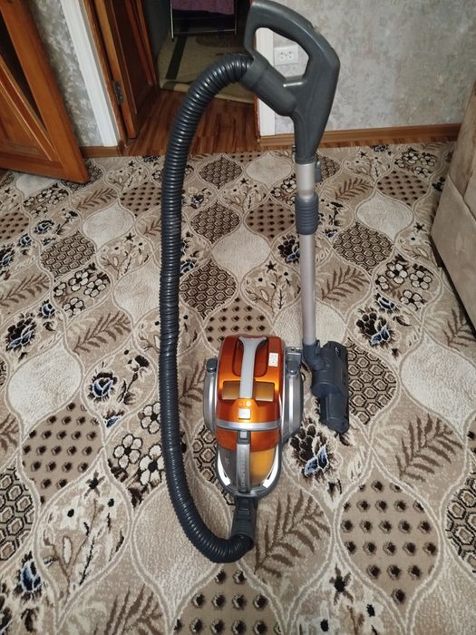 Продается пылесос Лж компрессор со стаканом