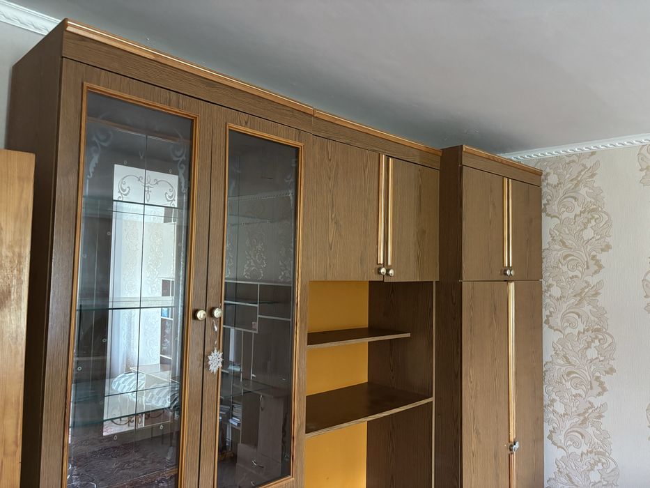 Продам большой шкаф
