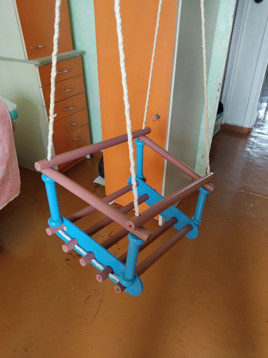 Стульчики, качели