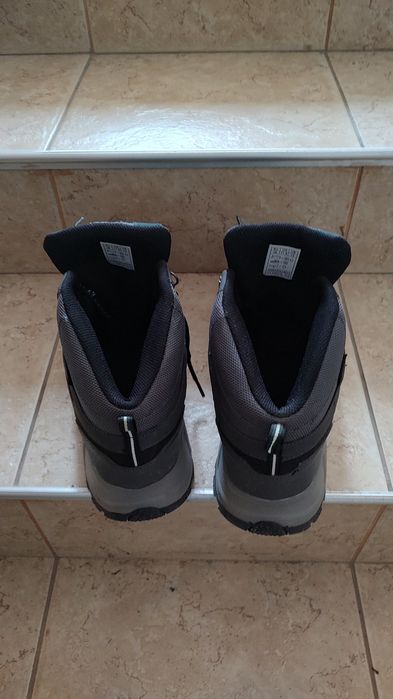 Туристически зимни обувки номер 46