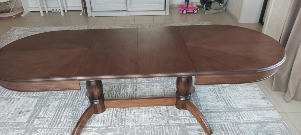 Стол для гостинной