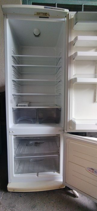 Продаётся холодильник Атлант