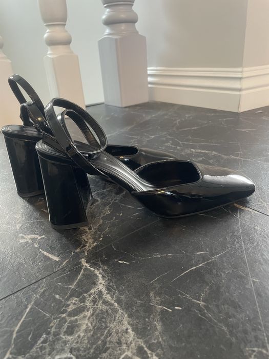 Pantofi decupati reserved