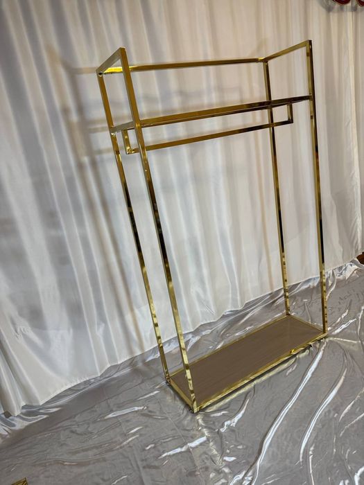 Гардеробная вешалка