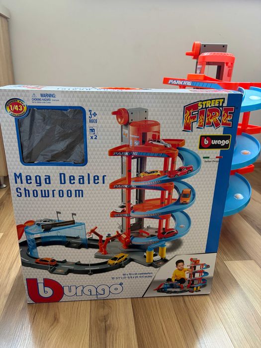 Продавам BBurago Mega Dealer Showroom Комплект за паркиране