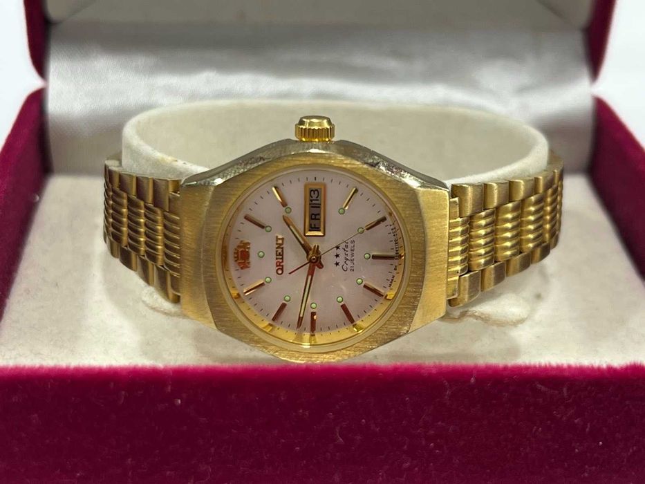 Продава се дамски часовник Orient 559WA7-00CA