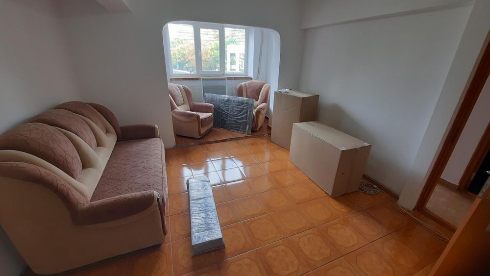 Închiriez apartament cu 2 camere