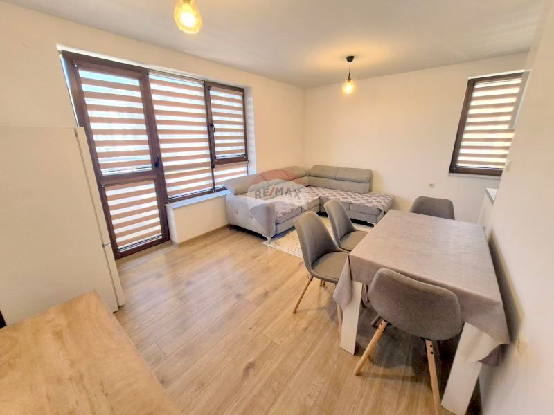 Дава се под наем Двустаен апартамент в Варна, Победа - 59 кв.м за 510 € - Снимка #3