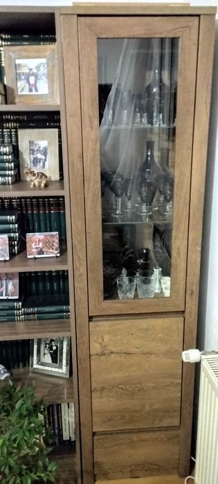 mobila dining : Vitrina, comoda, masuta, pantofar, utilizat 2 ani