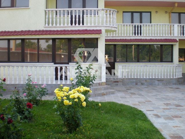 Продава се Къща в София, Връбница 1 - 630 кв.м за 1340 €/кв.м - Снимка #12