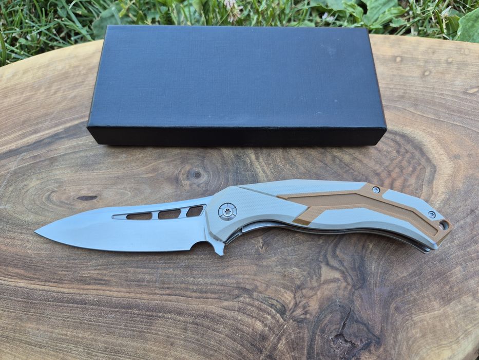 Сгъваем джобен нож ,стомана D2 с двуцветна дръжка,D120