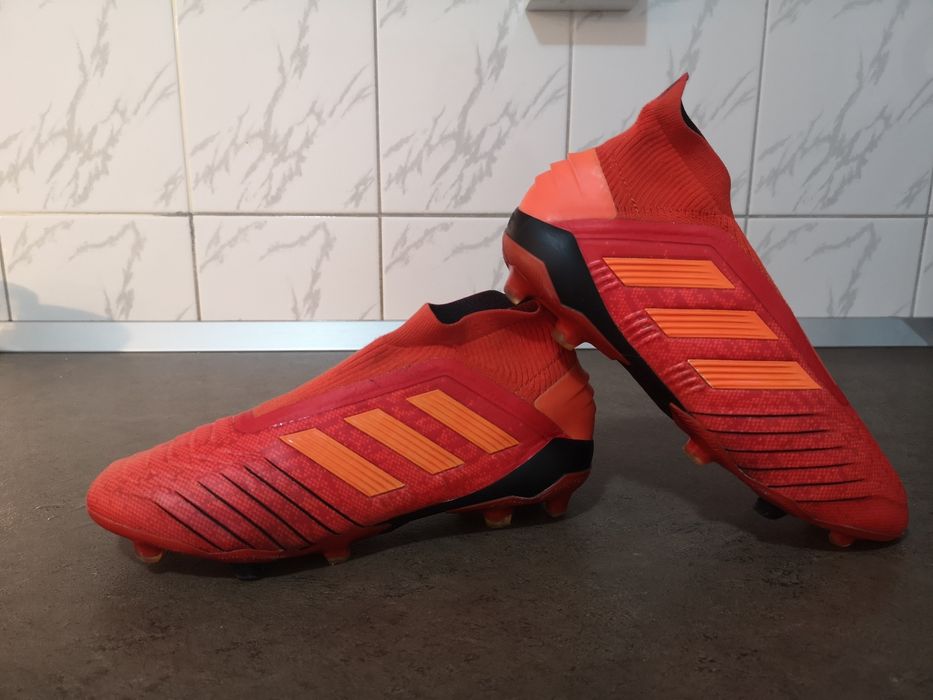 Vând Ghete de fotbal adidas PREDATOR 19+ FG profesionale