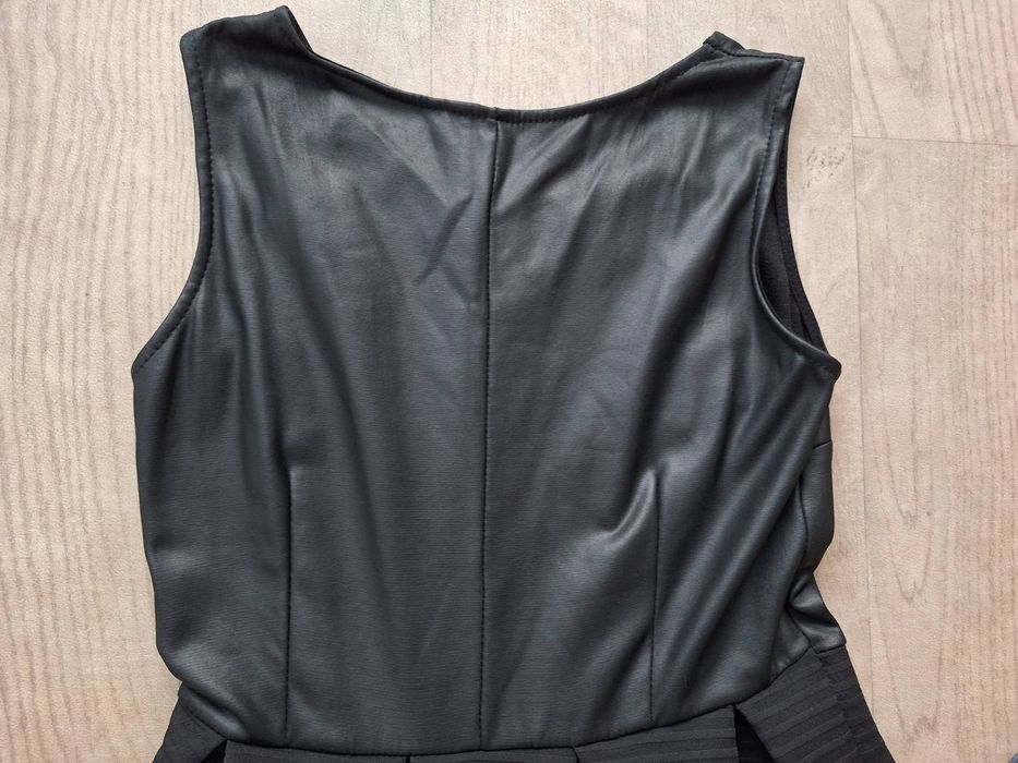 Черна елегантна рокля