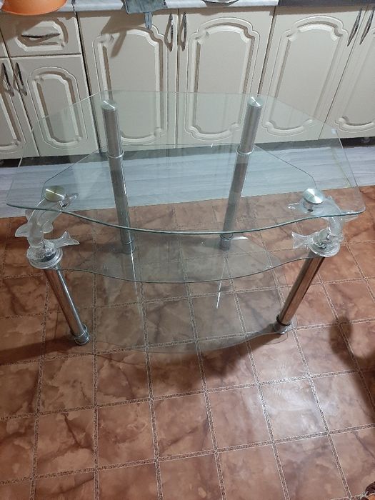 Стол стеклянный на дельфинчиках