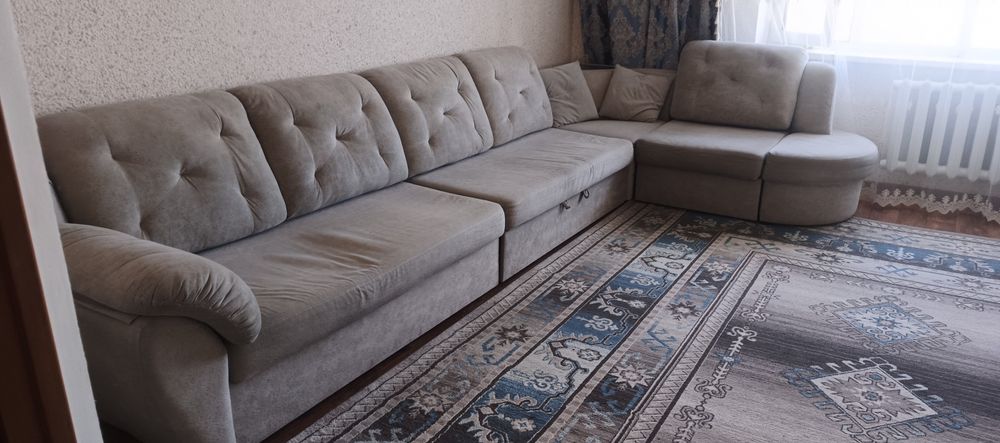 Диван угловой. Длина 4м. Угол 2 м.