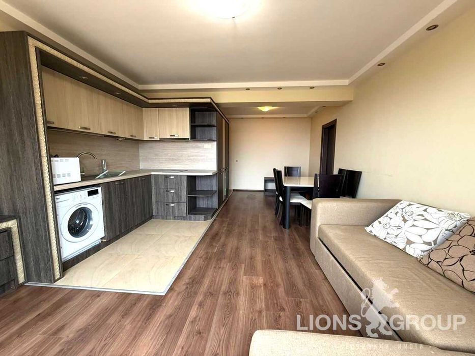 Тристаен обзаведен апартамент в затворен комплекс