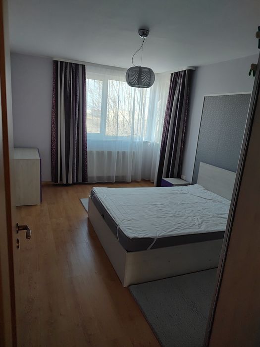 De inchiriat - Apartament modern cu 2 camere si loc de parcare