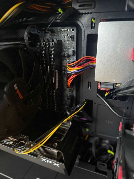 PC Gaming CPU Ryzen 7 3800XT GPU RX 6600XT