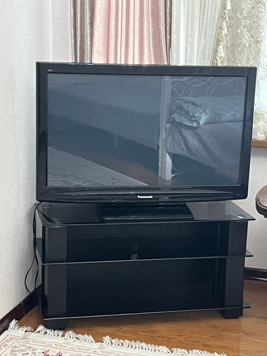 Продам телевизор с подставкой