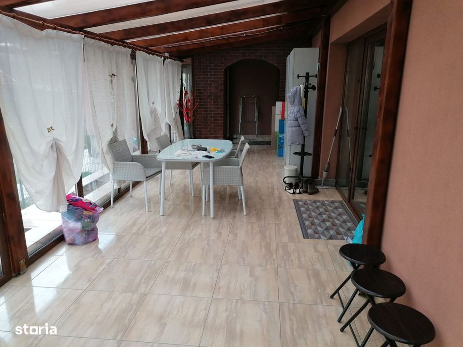 Casă de vânzare în Curtea de Argeș.