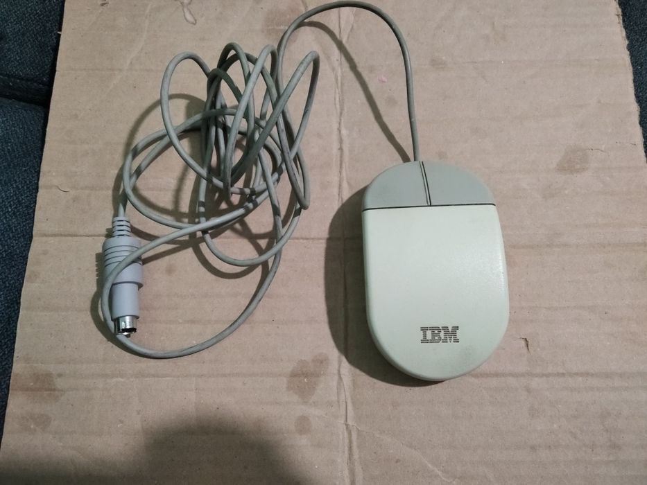 Mouse vintage IBM serial. Este perfect funcțional