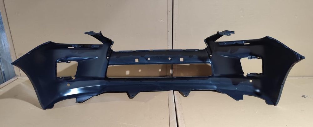 Передний бампер на Lexus LX 570