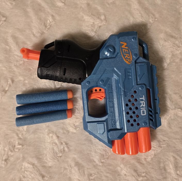 Vand pistoale Nerf