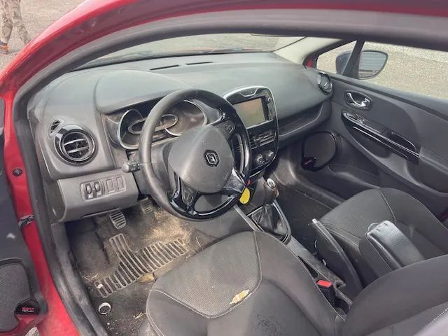 Dezmembrez Renault Clio 4 2013 1.5 DCI 75 cp