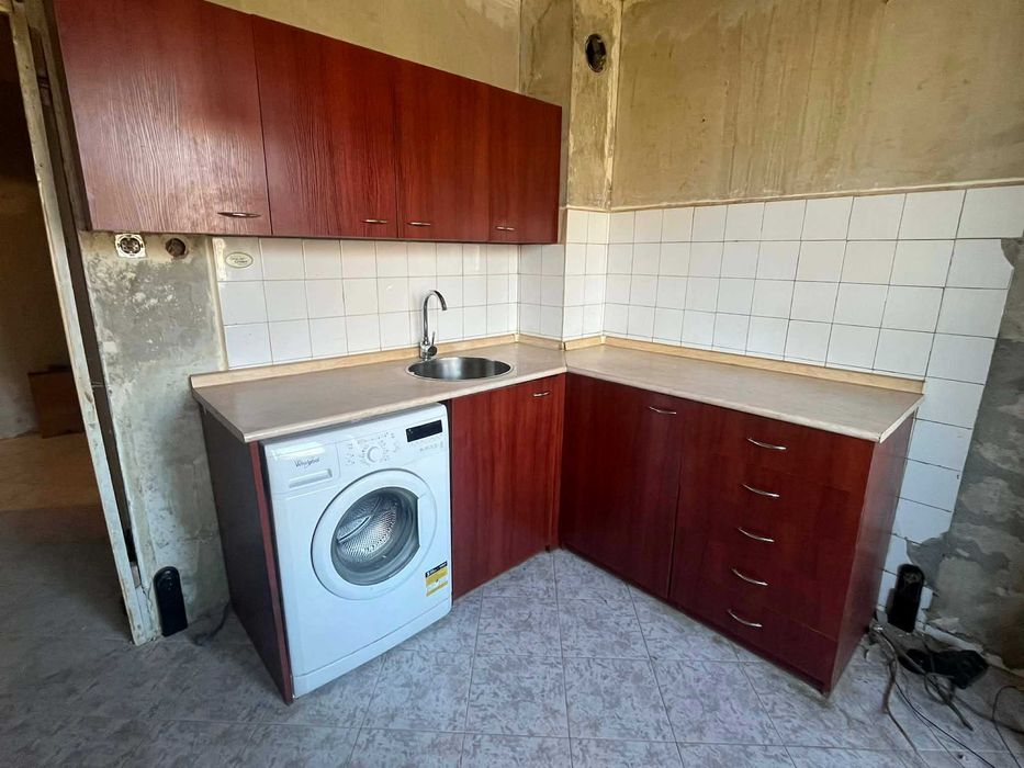 Продавам кухня с мивка и смесител