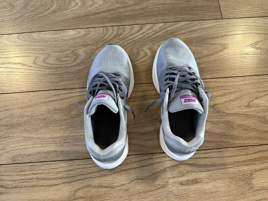 Vand Nike running shoes