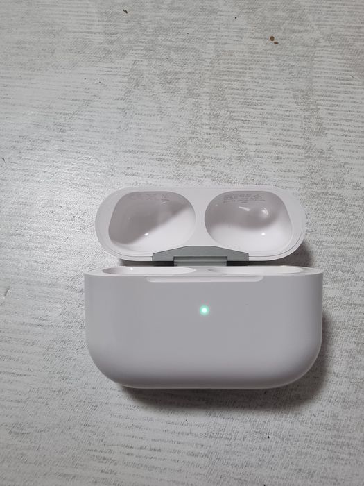 Продам кейс от наушник AirPods Pro 1
