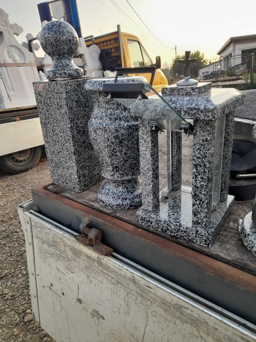 Felinar cimitir din granit modele diferite