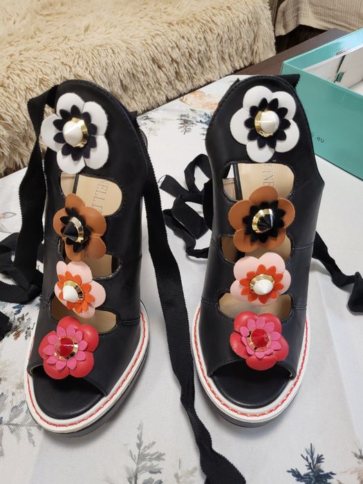 Дамски сандали на висок ток