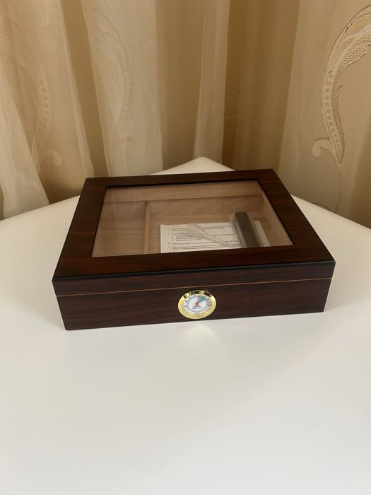 Стилен хумидор за пури – кедрово дърво, до 20 пури | 2 цвята