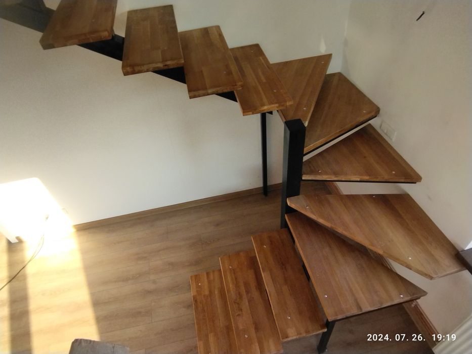 Scară metalică interioară sau exterioară